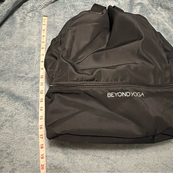 Beyond Yoga Black Minimalist Convertible Backpack – Gym to Work, OS - Picture 11 of 11